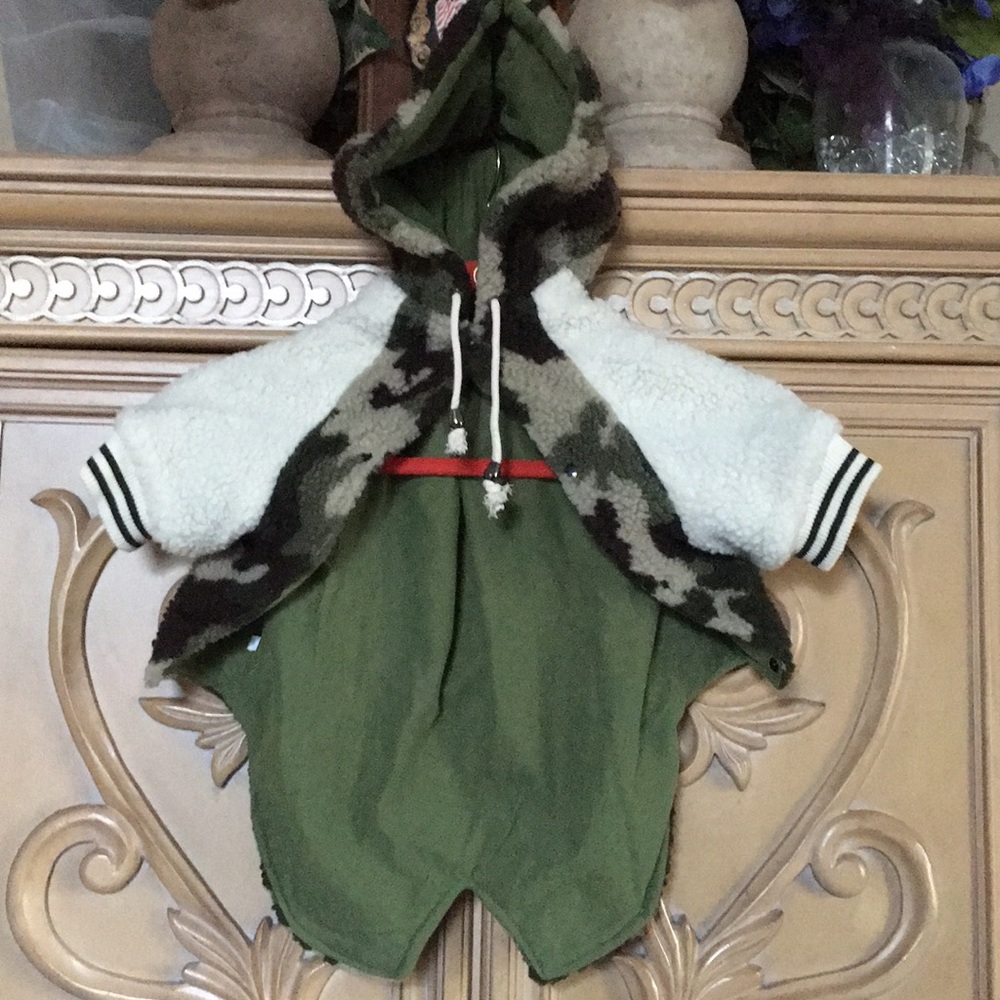 Hoop pet camouflage hooded dog jacket nwot small